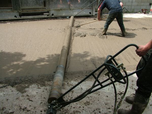 sciagacz lopata do betonu w akcji
